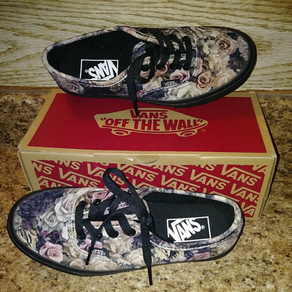 Authentic Velvet Floral/Black Vans Womens 6